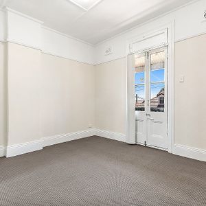 Character filled and perfectly positioned home - Photo 2