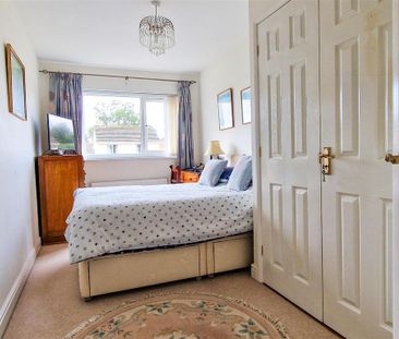 5 bedroom detached house to rent - Photo 2