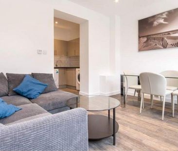 1 bedroom in a flat share to rent - Photo 2