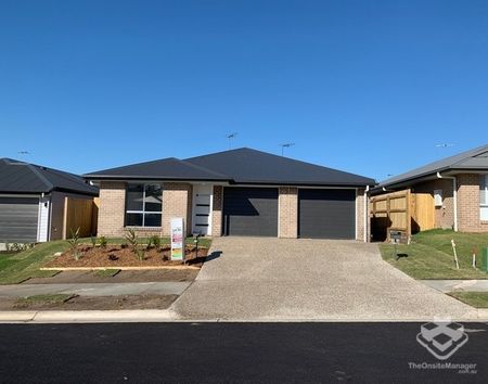 Stylish and Spacious Family Home - Photo 5