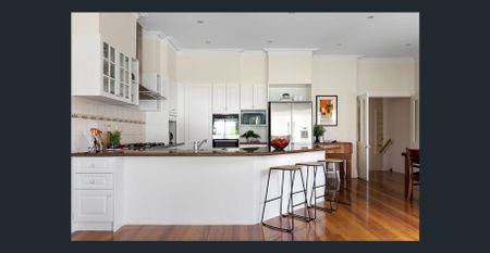 Captivating Family Sanctuary, First-Class Lifestyle Location - Photo 3