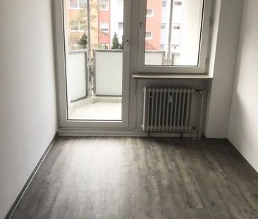 1 Grundmiete geschenkt ! Renovierte, großzügige 3-Zimmer-Wohnung mi... - Photo 2