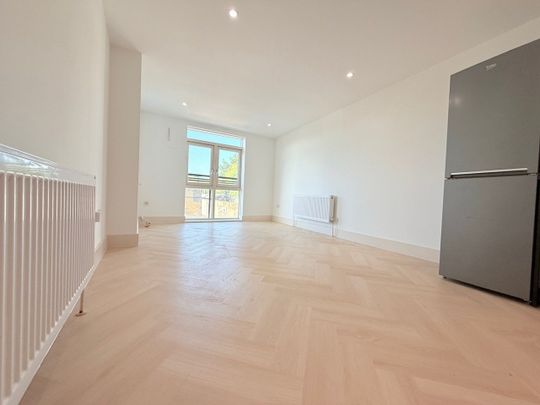 2 Bed Flat, Kilburn High Road, NW6 - Photo 1