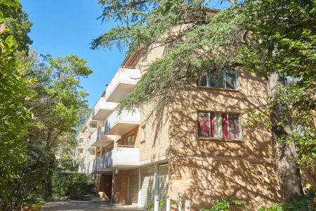 Sundrenched Two Bedroom Apartment in Tree Lined Street - Photo 4