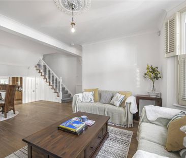 4 bedroom end of terrace house to rent - Photo 1