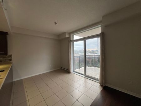 Laval (Chomedey) (Carrefour Saint-Martin) - Photo 4