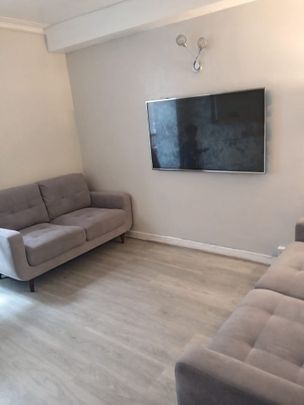 Room in a Shared House, Victoria Road, IG11 - Photo 1