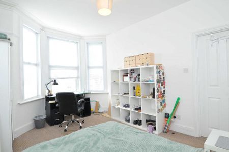 28 Seymour Avenue - Photo 3