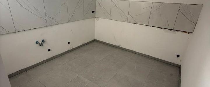 Helle 2-Zimmer-Wohnung mit großem Wohnzimmer & großen Fenstern! - Foto 1