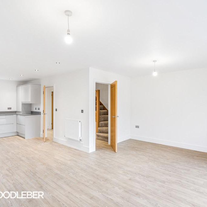 3 bedroom terraced house to rent - Photo 1