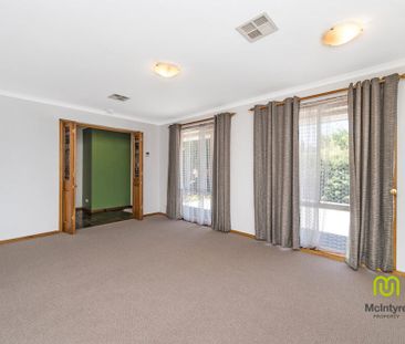 Spacious Four Bedroom Family Home in Great Location! - Photo 1