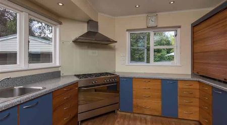 Centrally located Family Home - Photo 3