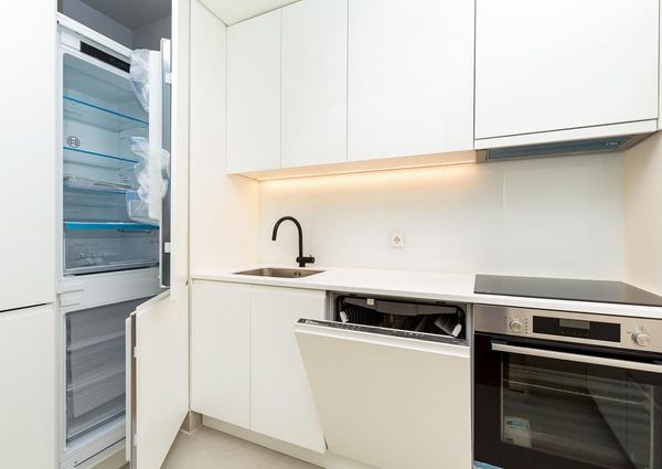 2 Bedroom Apartment with a view, Largo do Rato, Lisboa