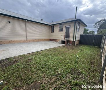 Convenient & Comfortable Living in Bomaderry - Photo 5