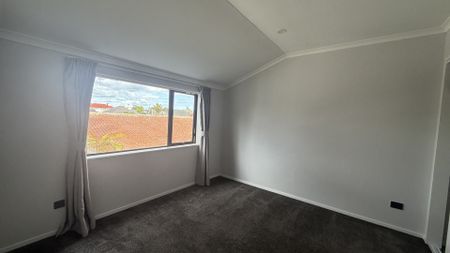 Four Beds Townhouse with 2 parking - Photo 3