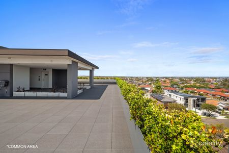 Modern Two-Bedroom Apartment with Stunning District Views - Photo 2