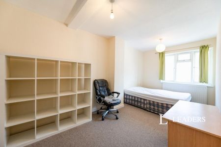 4 bedroom flat to rent - Photo 3