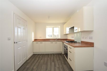 3 bed end of terrace house to rent in Southfield Grove, Eastfield, YO11 - Photo 4