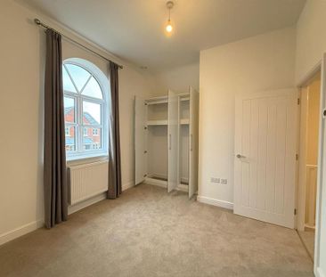 4 bedroom detached house to rent - Photo 2