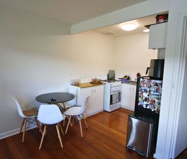 Low-Maintenance Living in the Heart of Thornbury - Photo 4