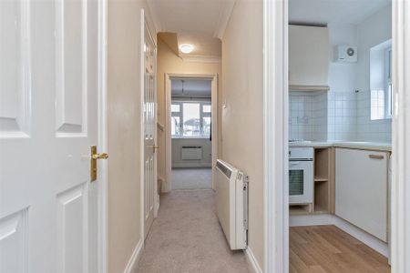 2 bedroom maisonette to rent - Photo 2