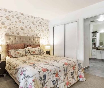 Large Studio Living! - Photo 5