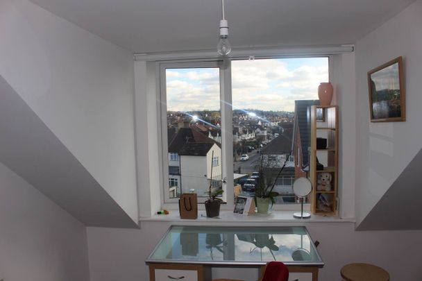 2 Bed Flat, Baldwin Court, NW11 - Photo 1