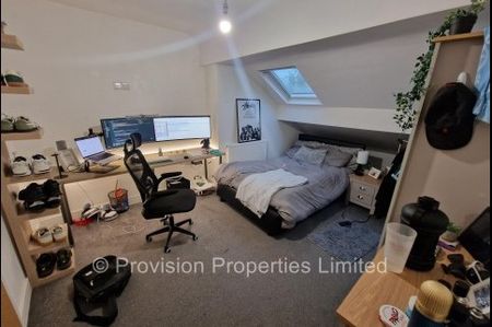 8 Bedroom Houses Brudenell Road Hyde Park - Photo 4