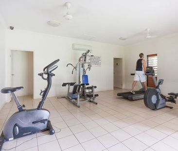 UNFURNISHED Skyvilla! 2 Bed, 2 Bath + Study / City Waters Cairns - Photo 2