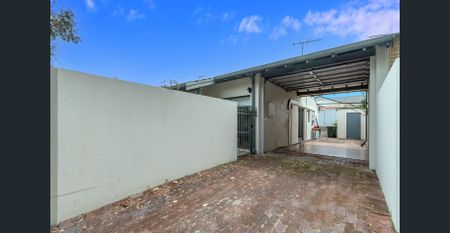 Low-Maintenance Living Meets Leafy Como Convenience - Photo 4