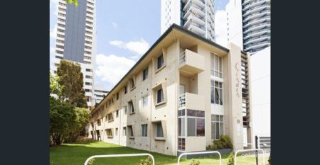 RENOVATED FURNISHED AND EQUIPPED - Photo 4