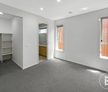 PREMIUM 4 BEDROOM HOME IN PRIME LOCATION - Photo 4