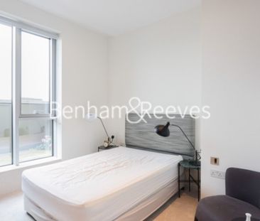 3 Bedroom flat to rent in Lillie Square, Earls Court, SW6 - Photo 1