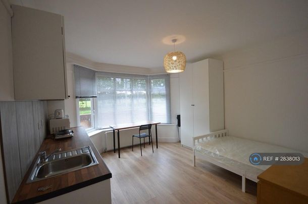 Studio to rent - Photo 1