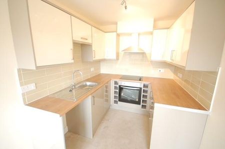 2 bedroom flat to rent - Photo 4