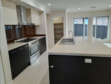 Well Maintained Family Home - Photo 2