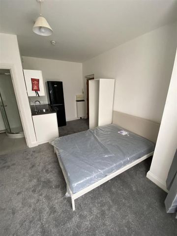 Studio to rent - Photo 2