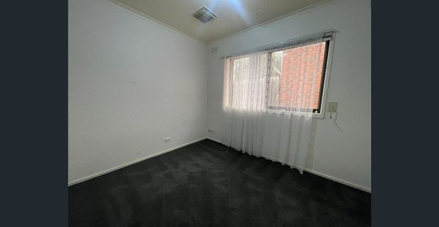 Cozy Family Home in Prime Location! - Photo 1