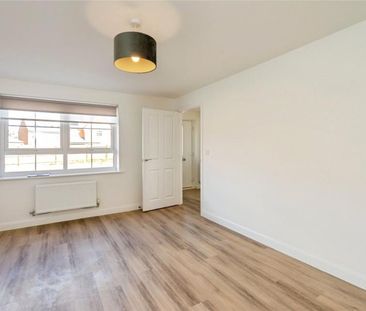 4 bedroom house to rent Tern Crescent, Bosham, Chichester, West Sus... - Photo 2