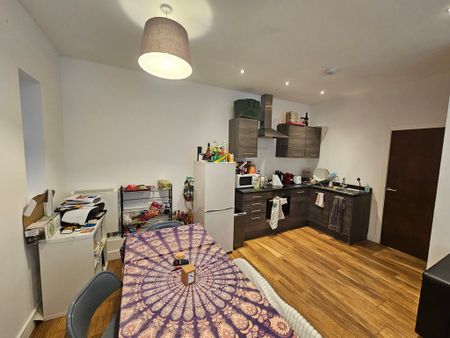 2 Bed Student Accommodation - Photo 3