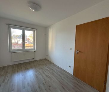 Helle, gepflegte Wohnung mit Balkon und Einbauküche - Photo 3