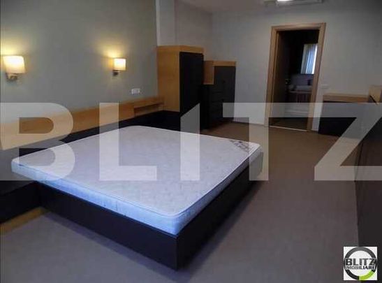 Penthouse amenajat in stil minimalist pentru cei care doresc conditii excelente - Fotografie 1