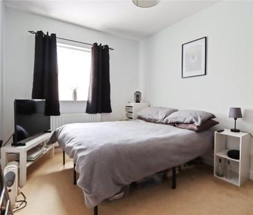 4 bedroom end of terrace house to rent - Photo 4