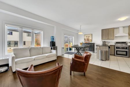 For Lease - 241 Longboat Run, Brantford, Ontario - Photo 5