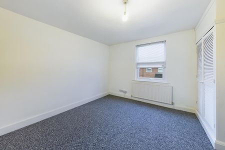 2 bedroom semi-detached house to rent - Photo 3