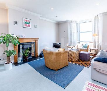 Amazing two double bedroom property set in a period conversion - Photo 2