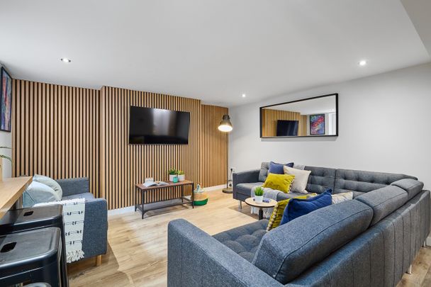Room in a Shared House, Estcourt Avenue, LS6 - Photo 1
