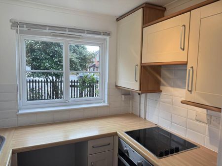 1 bedroom semi-detached house to rent - Photo 5