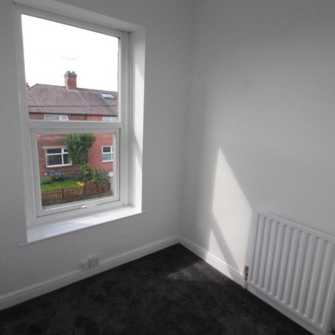 2 bedroom end of terrace house to rent - Photo 1