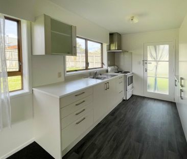 Tidy 2 Bedroom Unit - Photo 2